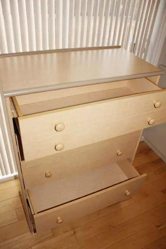 Bureau de chambre, 5 tiroirs, ultra propre 60$ livré si... - Photo 4