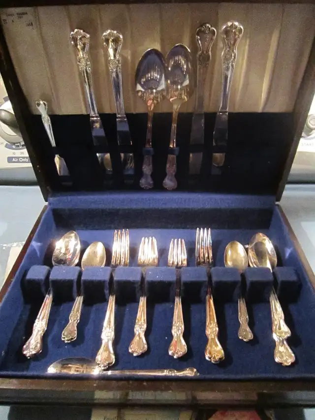 #38-121  SIGNATURE silverware set for 4, Monogramed 'B' - Photo 2