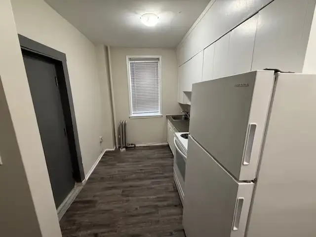 480 LANGSIDE - 1 BR - Available June 1st - Photo 3