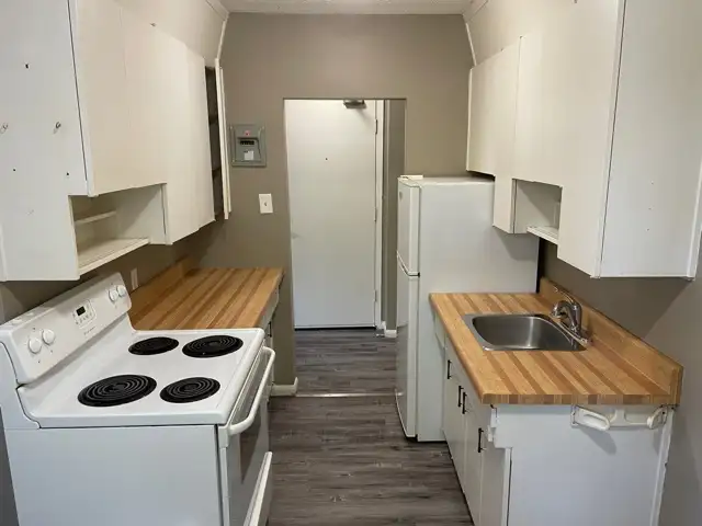 506 Balmoral - 1 BR available NOW! - Photo 3