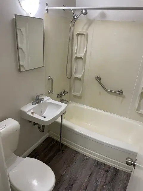 506 Balmoral - 1 BR available NOW! - Photo 10