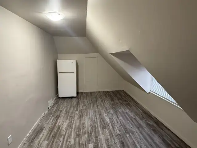 West Broadway - Room for RENT - available June 1st - Photo 2