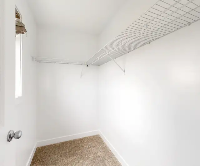 #6271 - 3 Bedroom/2.5 Bath Townhouse W/Garage in Clairmont $2150 - Photo 15