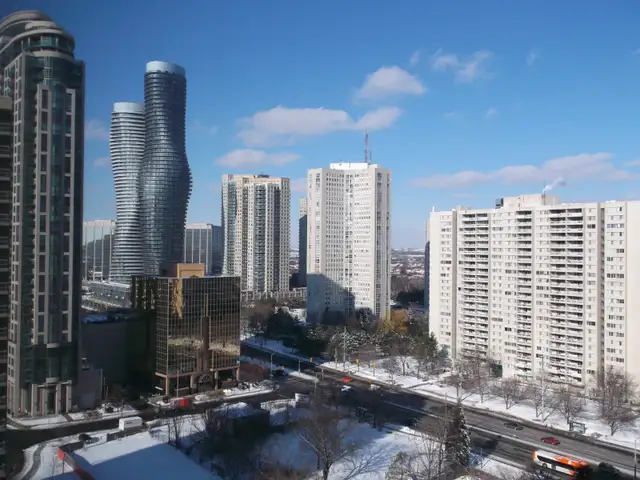 LARGE ALL-INCLUSIVE SUITE AVAILABLE NOW, MISSISSAUGA CITY CENTRE - Photo 9
