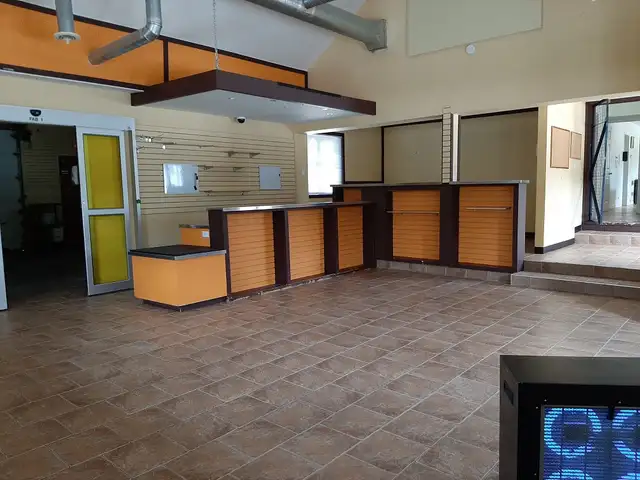 Emplacement commercial à vendre –  Commercial location for sale - Photo 12