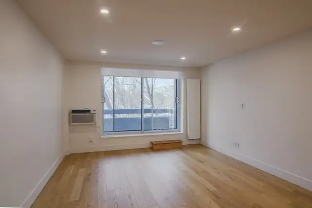 Westmount Estates, 3 bedroom, exceptional views - ID 2553 - Photo 6