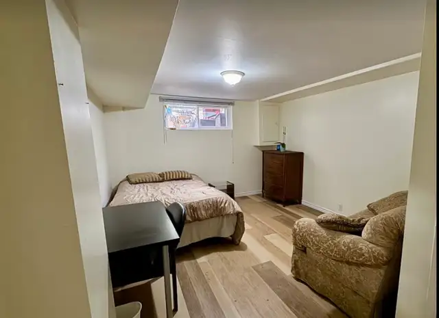 Furnished large bright room Single male $890 m all utilities - Photo 7