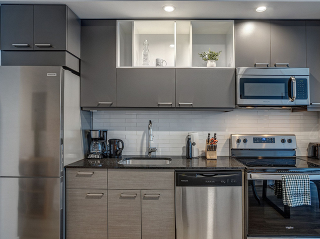 Modern 2BR in Vancouver | Fully Furnished | Flexible Lease - Photo 2