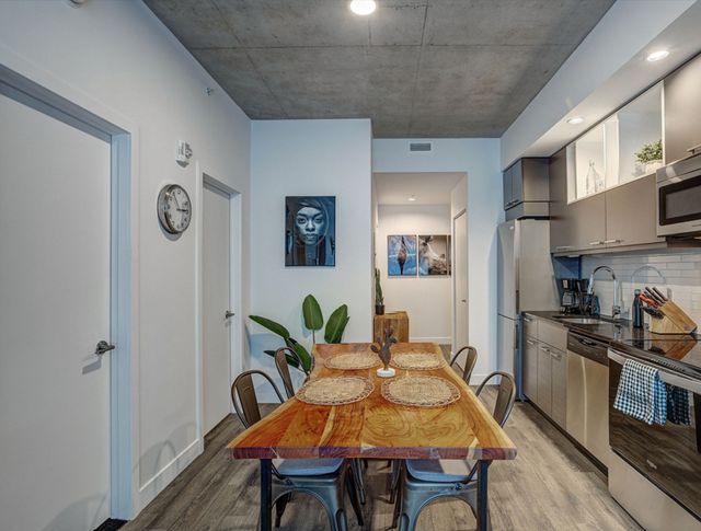Modern 2BR in Vancouver | Fully Furnished | Flexible Lease - Photo 3