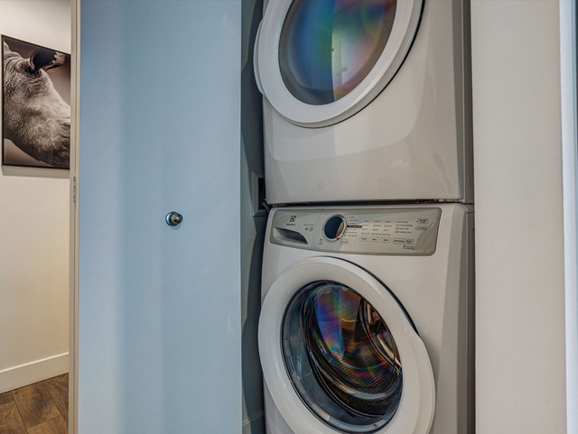 Modern 2BR in Vancouver | Fully Furnished | Flexible Lease - Photo 11