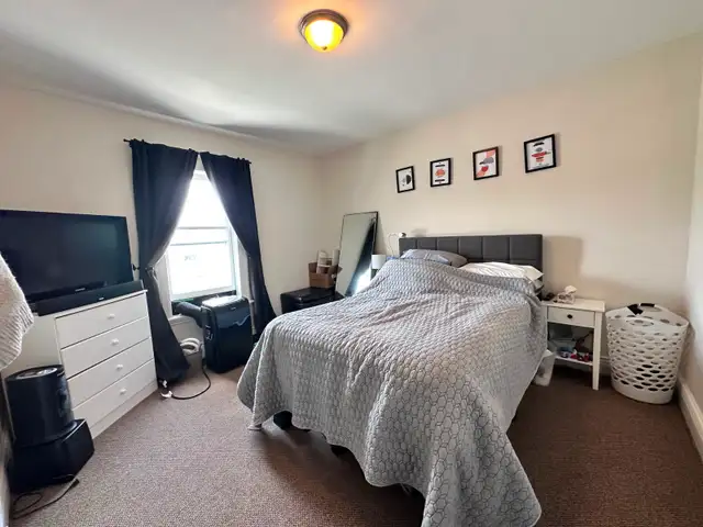 Spacious   Centrally Located 3 Bed Home Close To Everything! - Photo 8