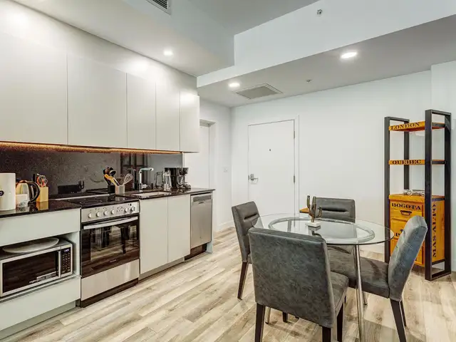 Luxury 1BR in Montreal | All inclusive | Shor-Term Rental - Photo 13