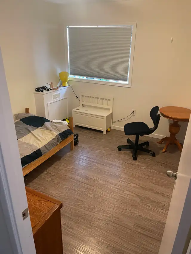 3 Bed 1.5 Bath Apartment in Grant Park Available May 4! - Photo 7