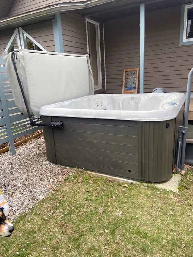 Hydropool Hot Tub