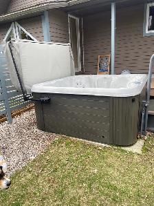 Hydropool Hot Tub