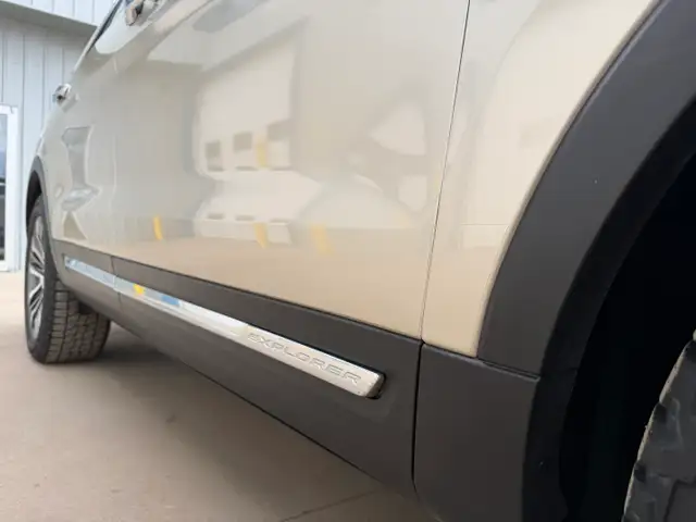 2017 Ford Explorer Platinum - Photo 8