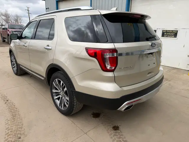 2017 Ford Explorer Platinum - Photo 22