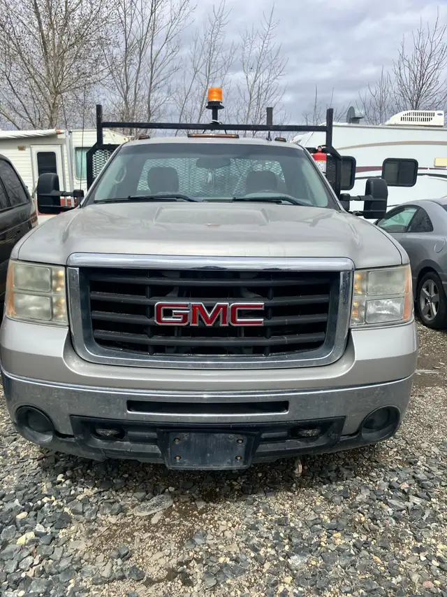 2009 GMC Sierra 3500 Flat deck Work truck ~ SAFETIED - Photo 2
