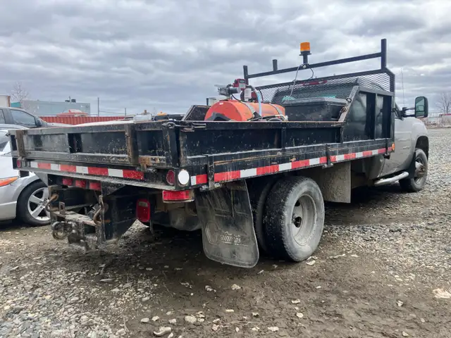 2009 GMC Sierra 3500 Flat deck Work truck ~ SAFETIED - Photo 4