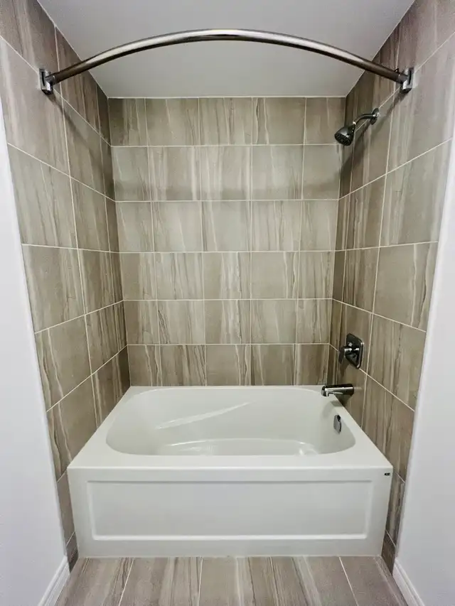 Furnished room with private bathroom for rent - Photo 9