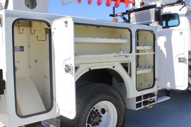 2025 Freightliner M2 Terex Commander 4047 Digger Derrick - Photo 2