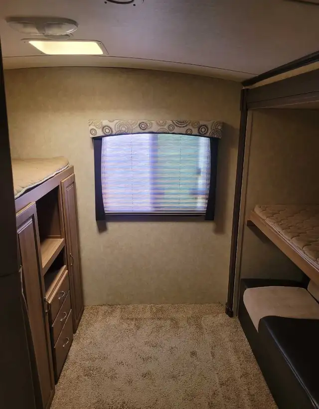 2012 Cruiser Rv Enterra 303BHS model - Photo 4