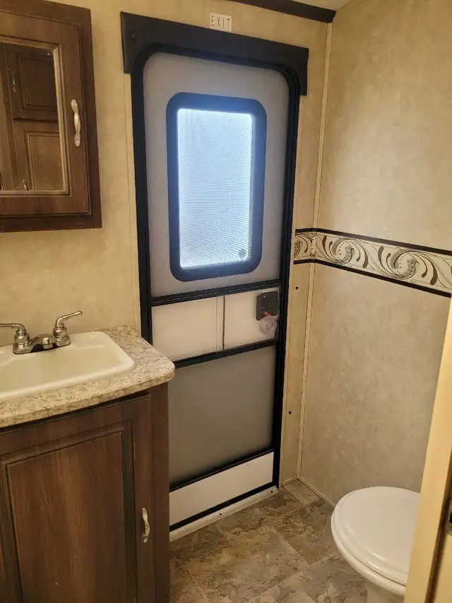 2012 Cruiser Rv Enterra 303BHS model - Photo 7