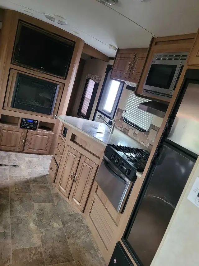 2012 Cruiser Rv Enterra 303BHS model - Photo 10