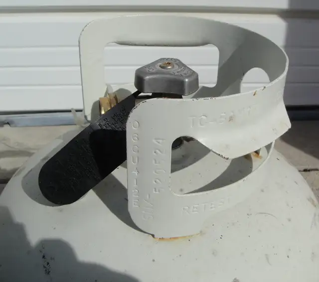 EXPIRED PROPANE TANK - Photo 3