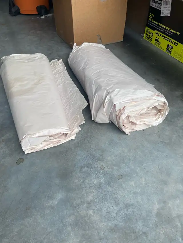 Moving boxes and paper - Photo 3