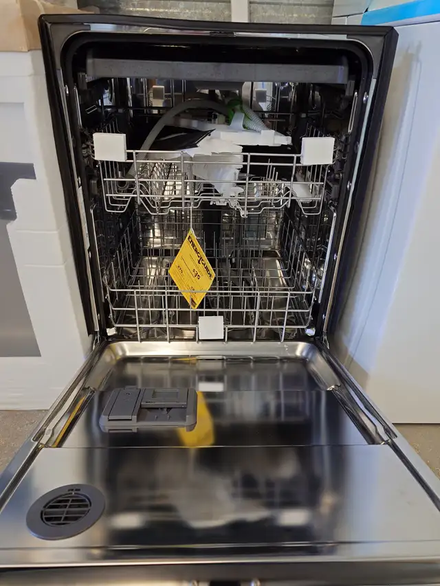 Whirlpool '24' Stainless Steel Dishwasher on Sale‼️ - Photo 4