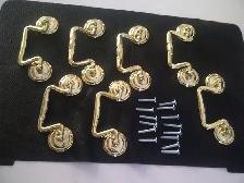 7 POIGNÉES NEUVES MOBILES EN LAITO ET 3' ENTRE LES VIS: $15.00