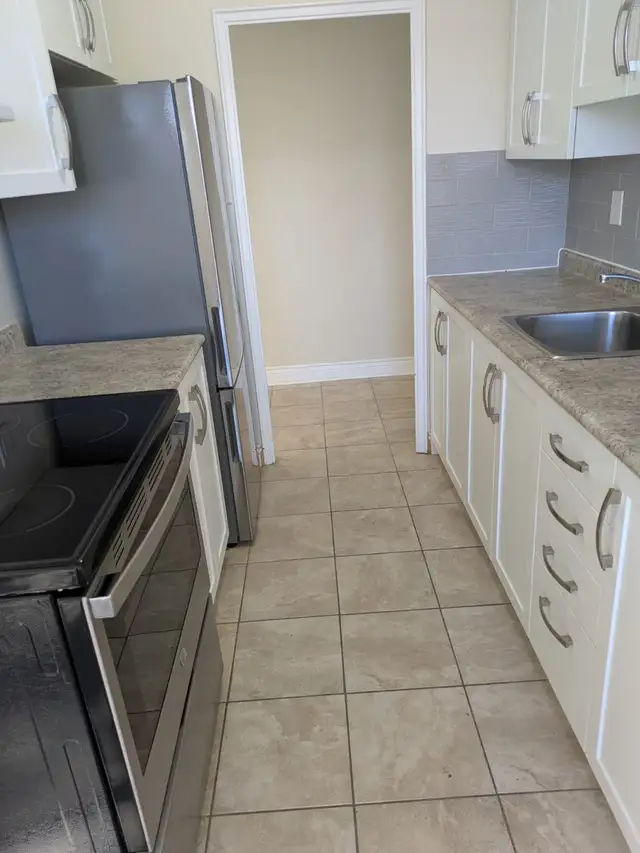 100 BROWNS LINE, 2 Bedroom for Rent - Photo 3