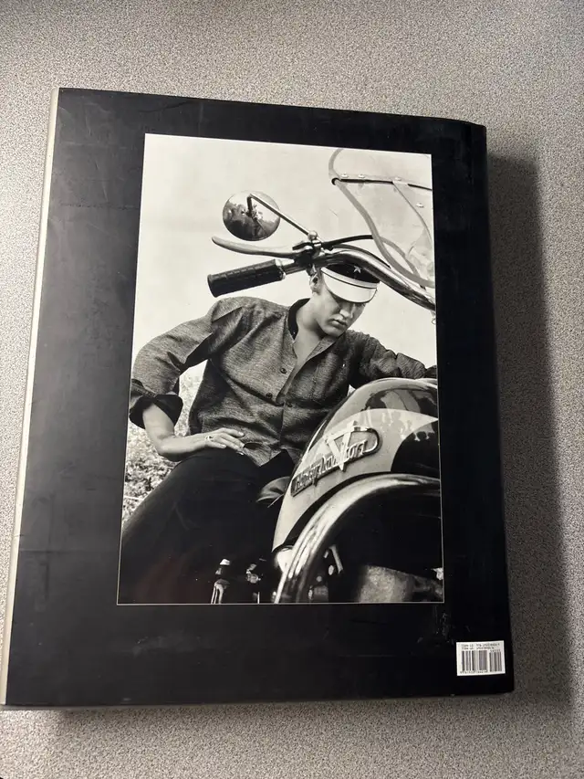 Elvis at 21 - Photo 2