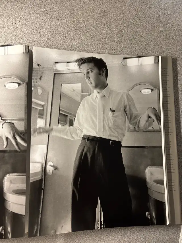 Elvis at 21 - Photo 5