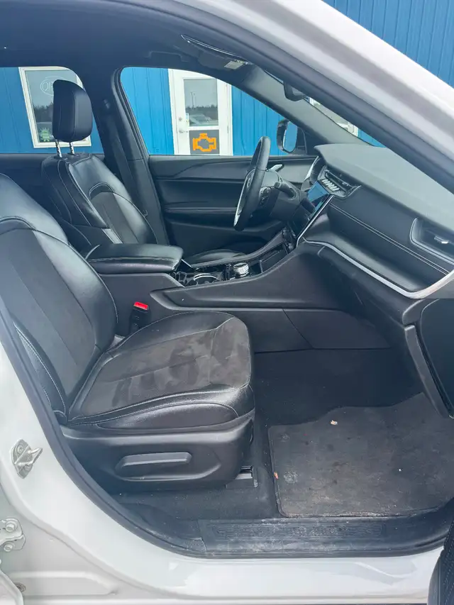 2023 JEEP GRAND CHEROKEE L LAREDO ALTITUDE - Photo 9