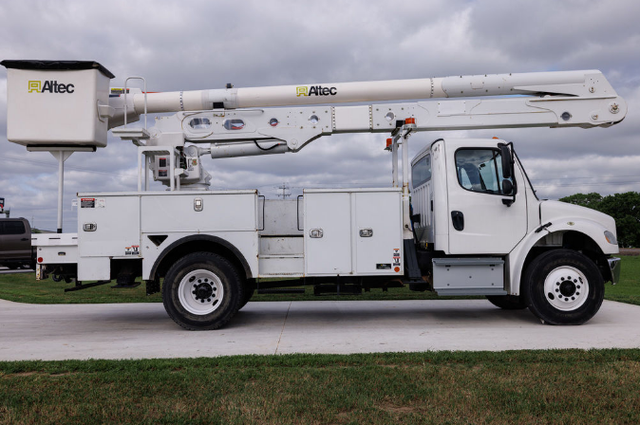 2018 Freightliner M2 Altec AA55E-MH Bucket Truck - Photo 2