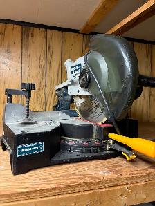 Banc de scie pour bricoleur.