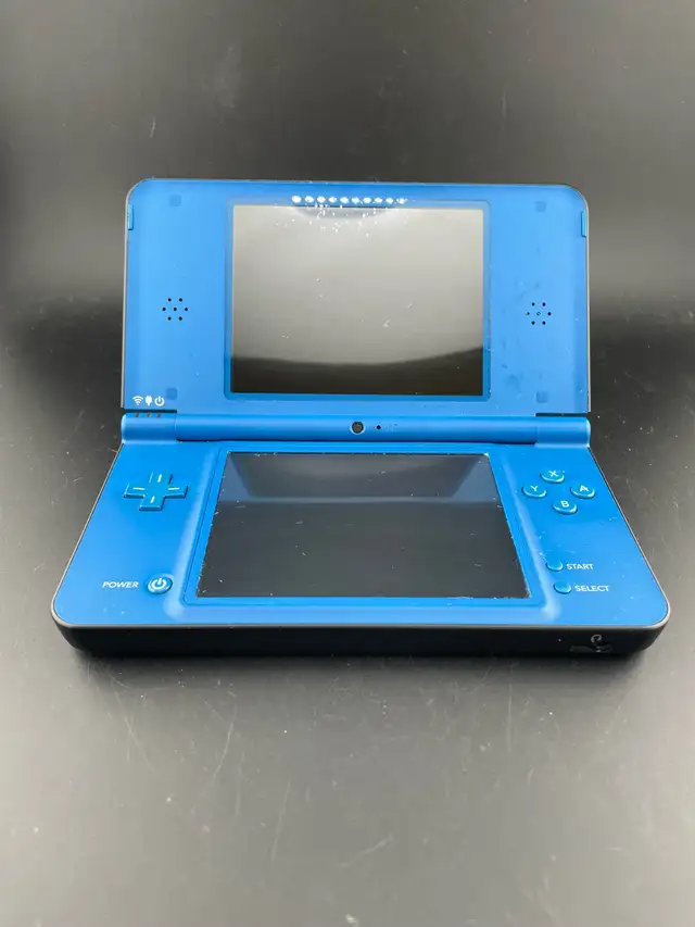 Blue Nintendo DSi XL - Photo 2
