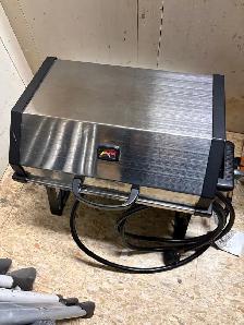 Poêle BBQ au propane en excellente condition.