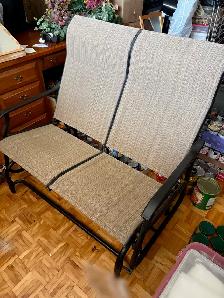 Belle causeuse balançoire pour patio.