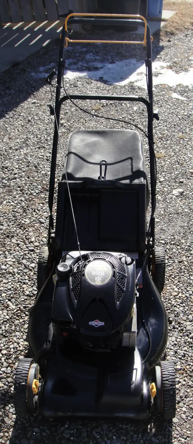 POULAN PRO SELF PROPELLED GAS LAWN MOWER - Photo 3