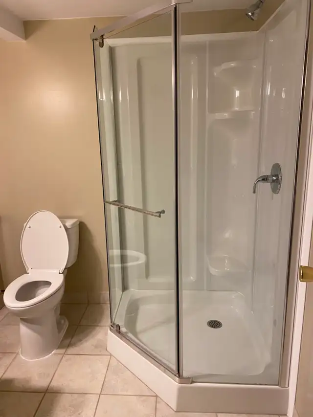 Female Student House With 1 Bedroom Available For Rent - Thorold - Photo 4