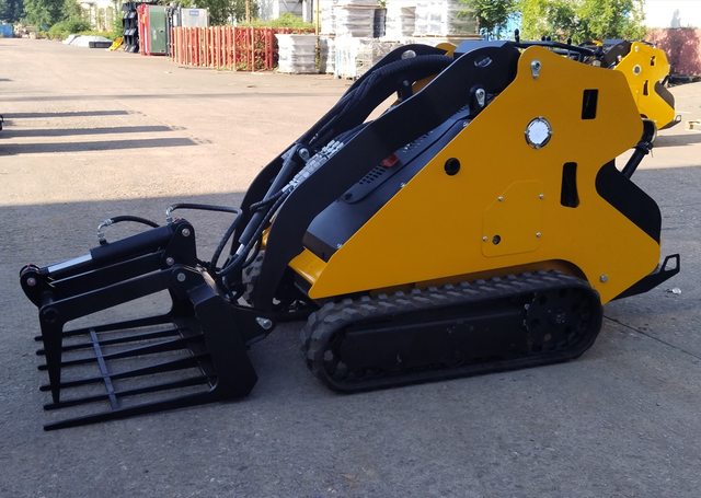 Compact IF-25 Diesel Skid Steer - Photo 3