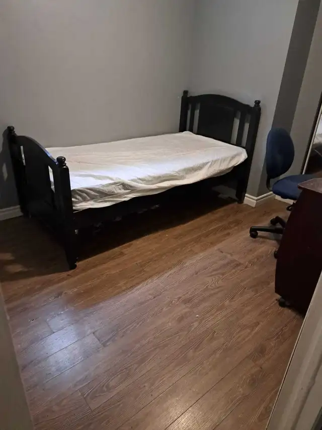 Excellent Room- McMaster Hamilton Now