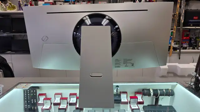 Samsung Odyssey OLED G8 34' Curved Gaming Monitor - Photo 2