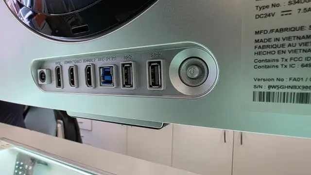 Samsung Odyssey OLED G8 34' Curved Gaming Monitor - Photo 3