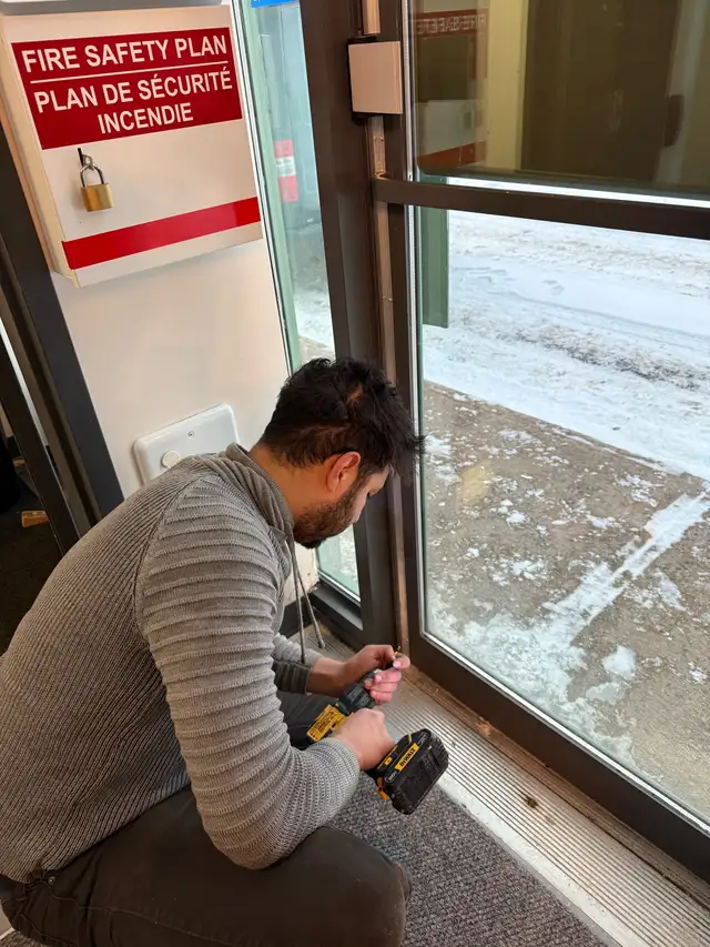 Réparation fenêtre & porte ( résidentielle & commercial) - Photo 3