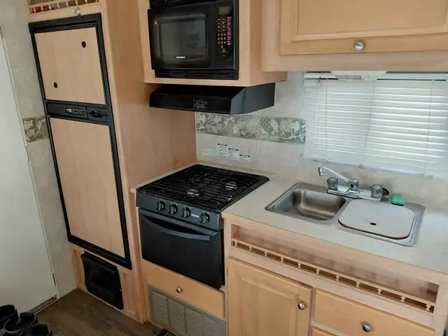 2006 Thor Wave RB 26 Foot RV Camping Trailer - Photo 2