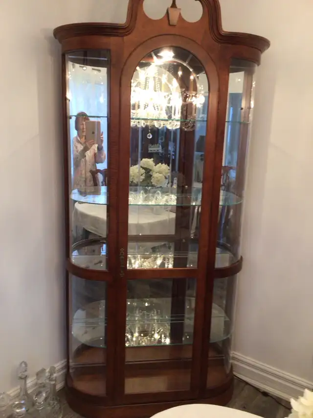 Curio Cabinet - Photo 3
